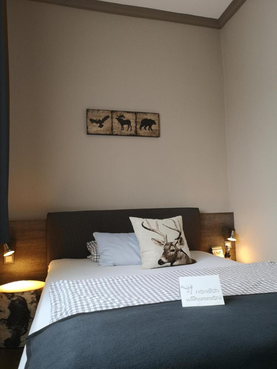 Single Room,769226836:JPEG