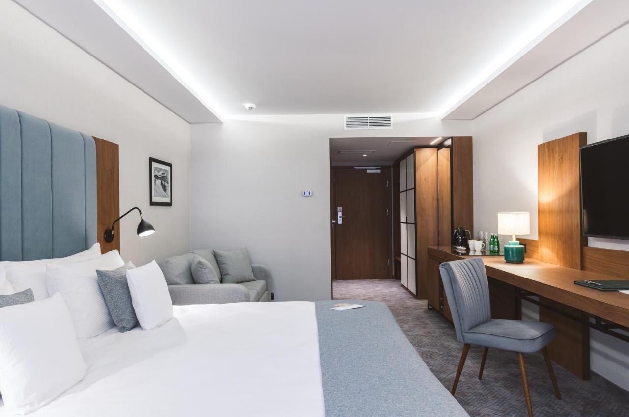 Doppelzimmer mit 1 oder 2 Betten und Balkon