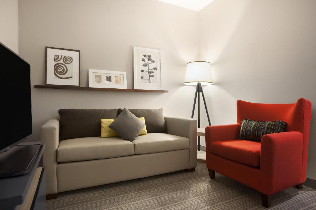 One-Bedroom King Suite - Non-Smoking