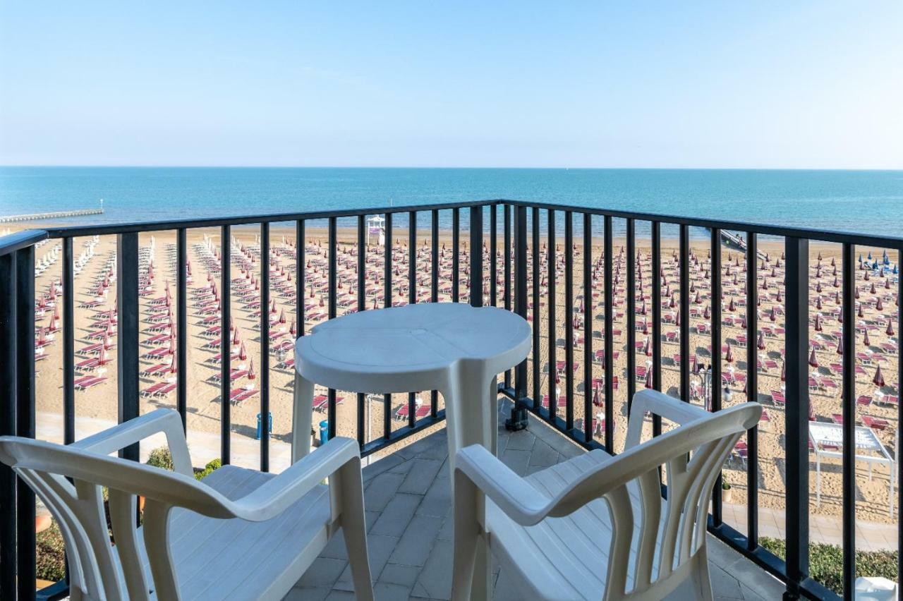 Double or Twin Room Sea View