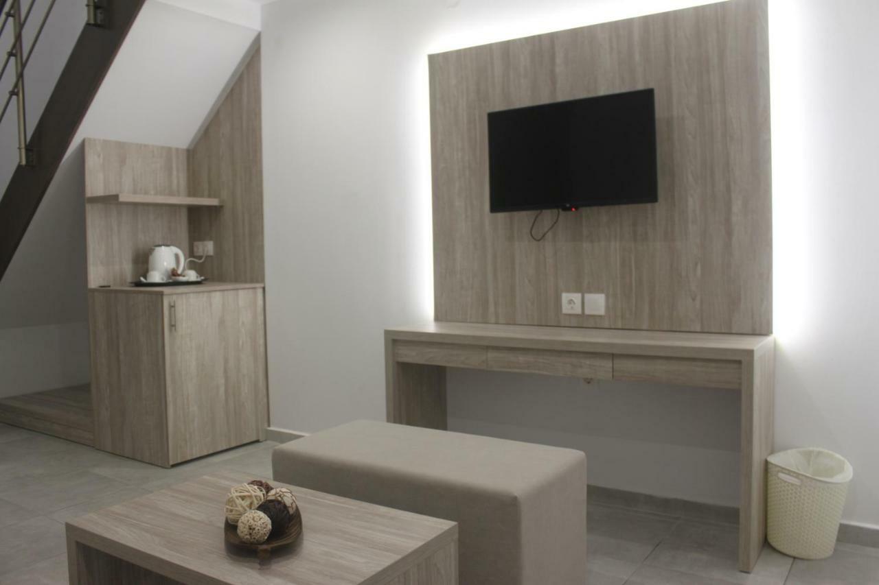 Deluxe Double Room (2 Adults + 1 Child)