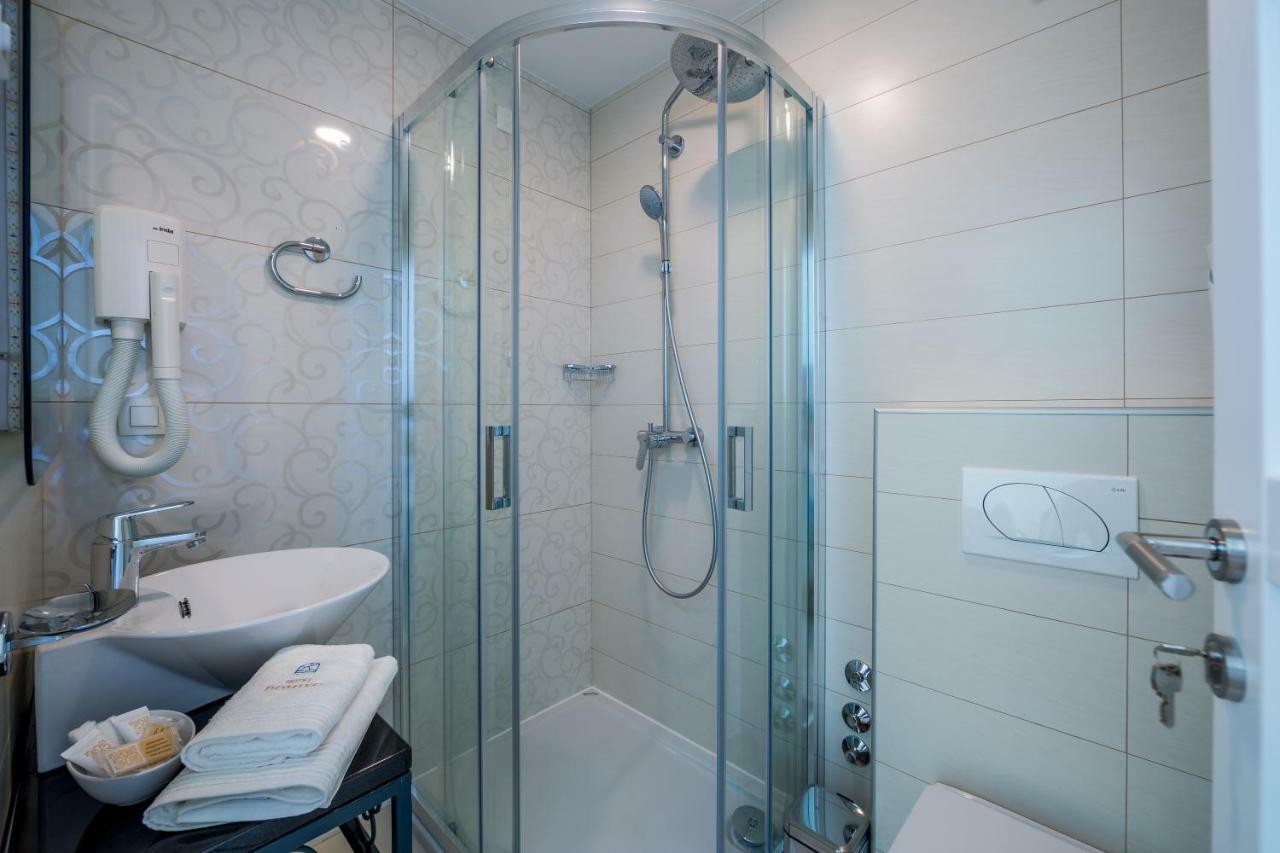 Double Room with Balcony and Sea View