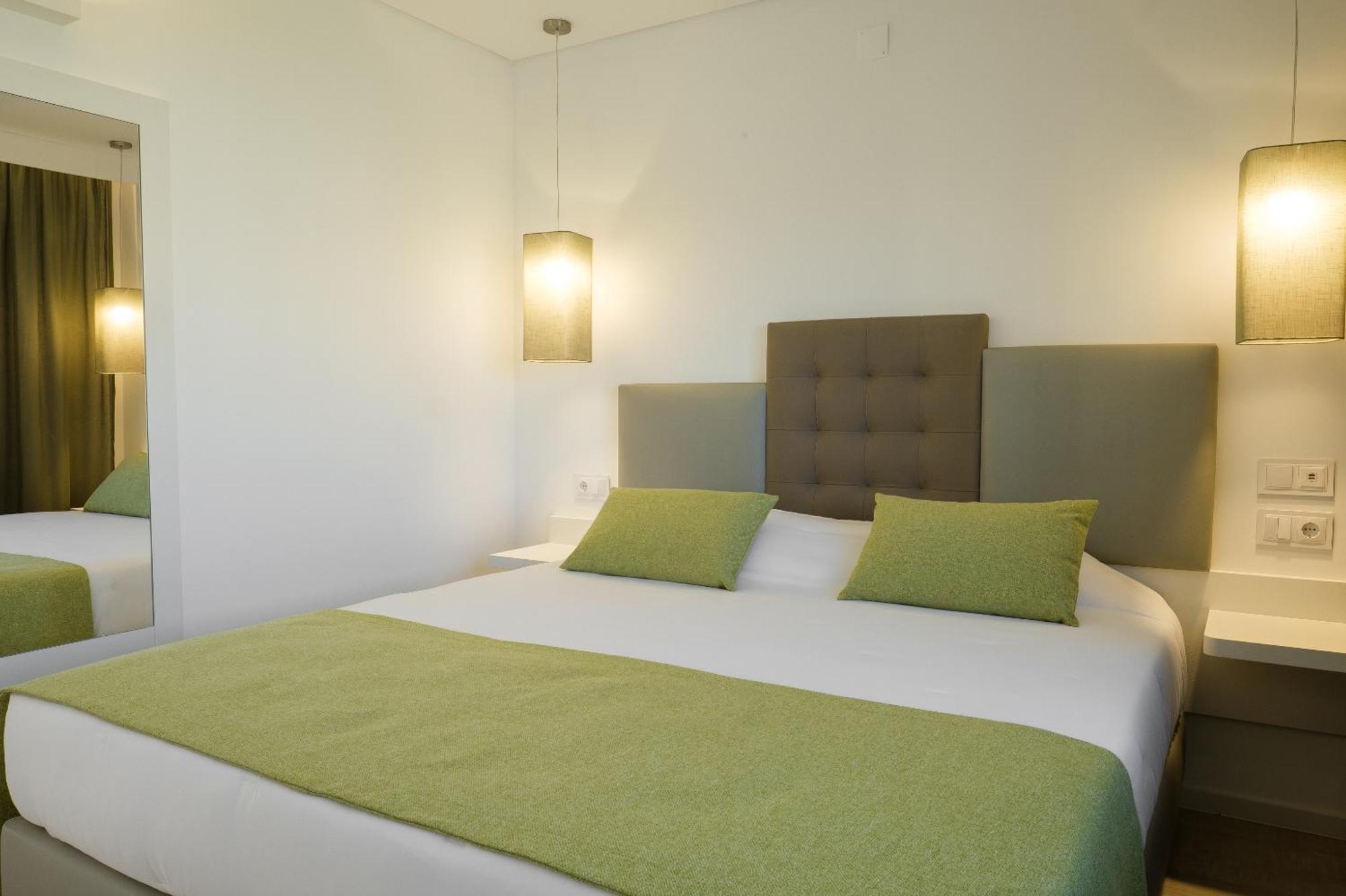 Deluxe One-Bedroom Apartment with Sea View,1227534083:JPEG