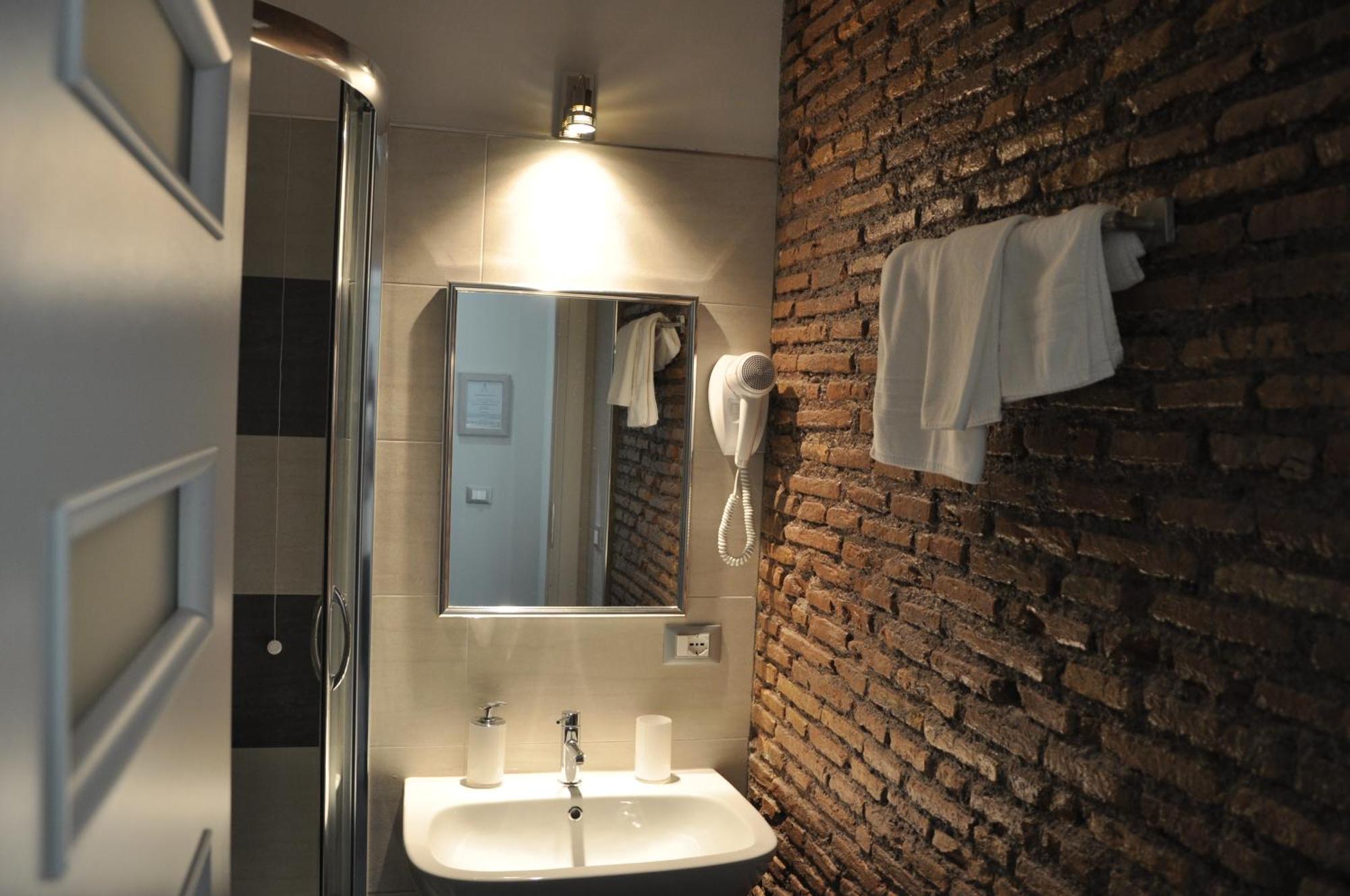 Deluxe Suite Spa Bath