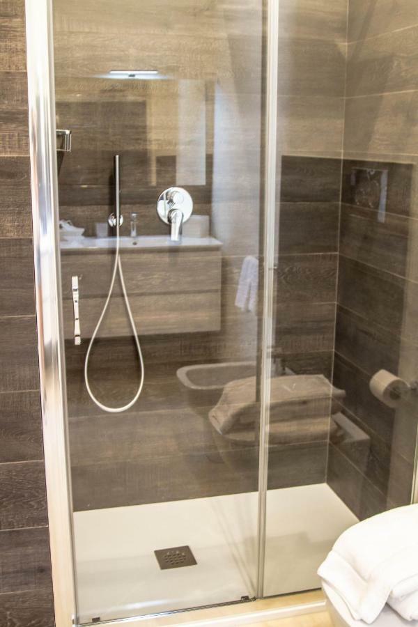 Deluxe Suite Spa Bath