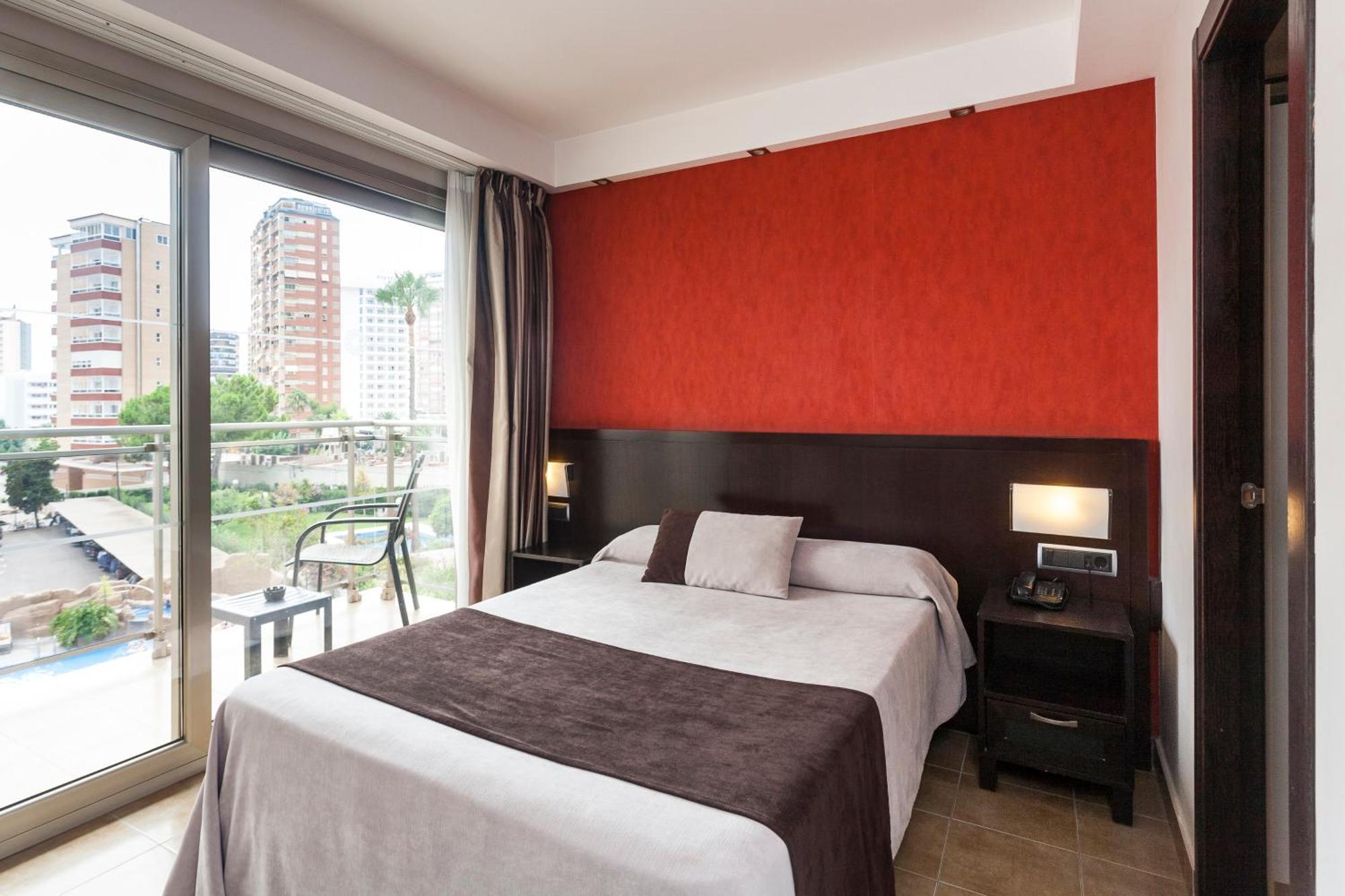 Deluxe Single Room (1 Adult),701586229:JPEG