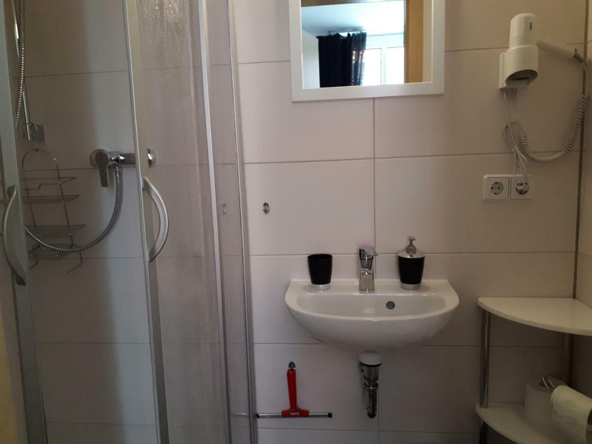 Doppelzimmer 103 mit eigenem Bad