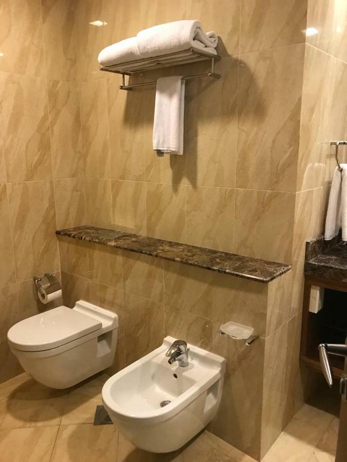 Premier One Bedroom Sea View Apartment - Complimentary Transfer to Mall of the Emirates, Insurance Market Metro Station & Jumeirah Beach