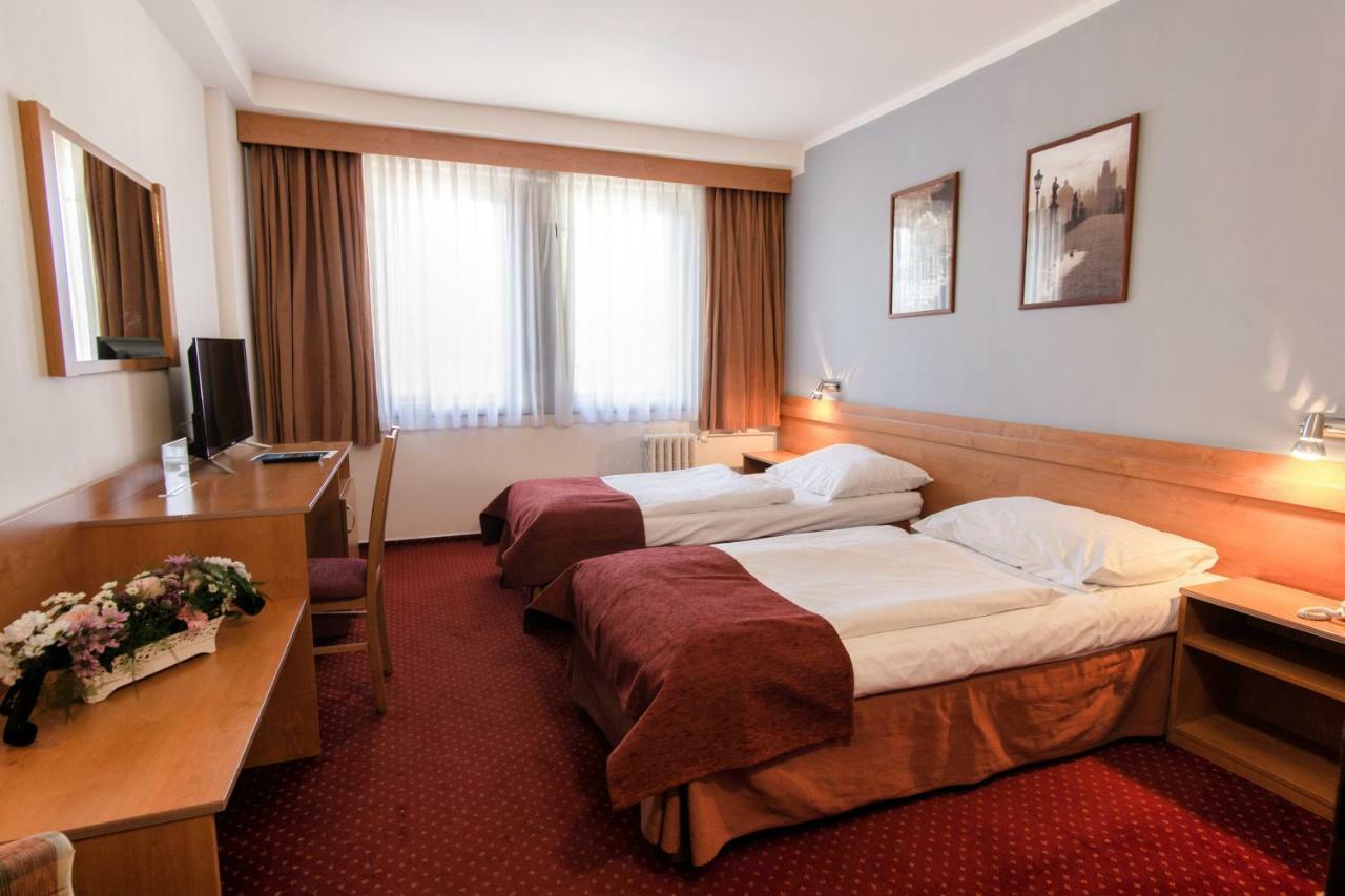 Doppel- oder Zweibettzimmer