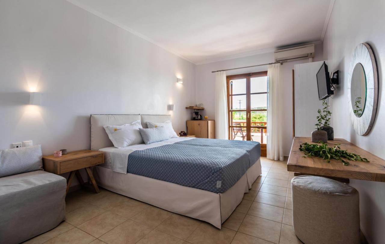 Habitación Triple con vistas al jardín