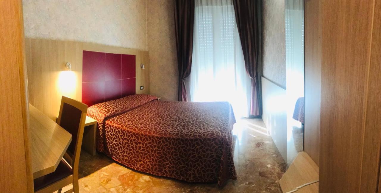 Double Room (1 Adult),944811583:JPEG