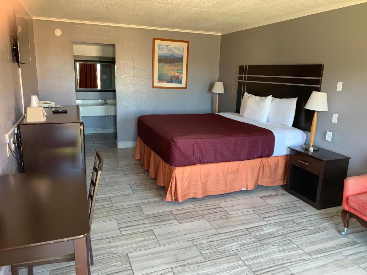 Suite - King Bed Non - Smoking