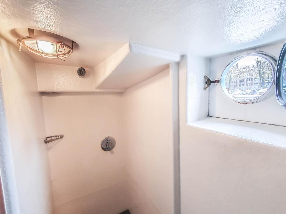 Quarto Twin com Casa de Banho Partilhada