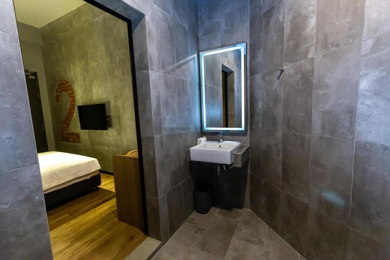 Queen Room without Window