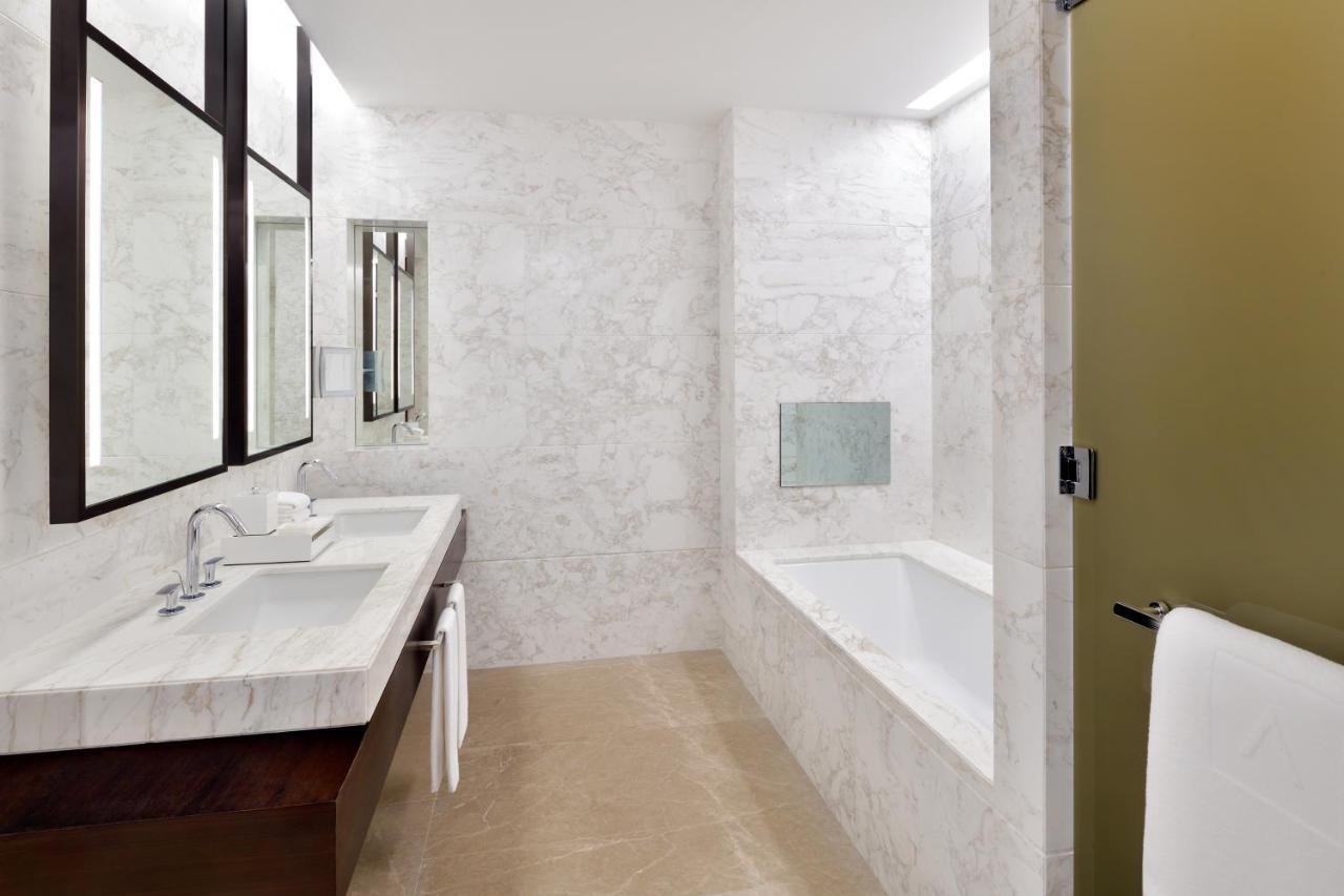 Premier Room – Exclusive Access to Level 54 Infinity Pool,999961767:JPEG