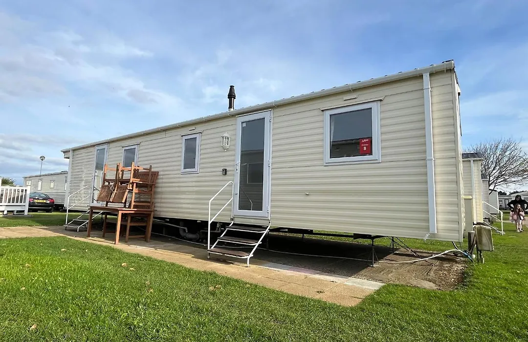 Ormesby Beach Haven: Pet-Friendly Family Retreat-1