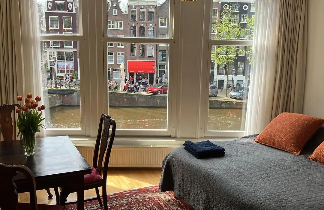 Canal View B&B Amsterdam-1