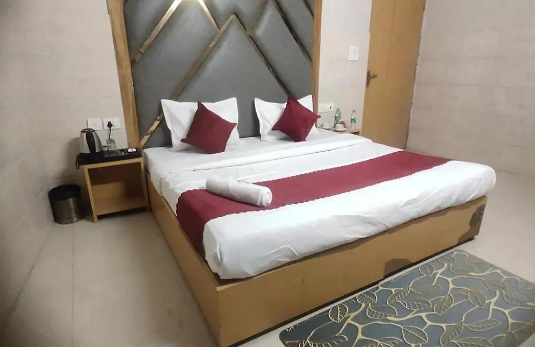 Play-Hotel Diamond Imperial-Couple Friendly-1