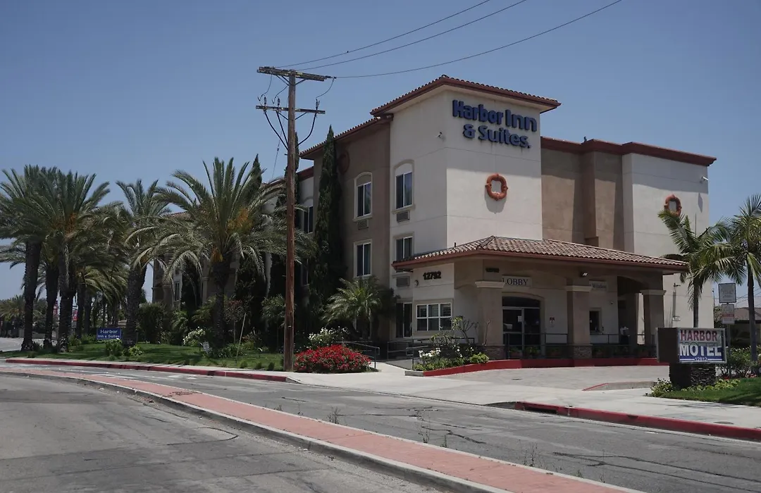 Harbor Inn & Suites-1
