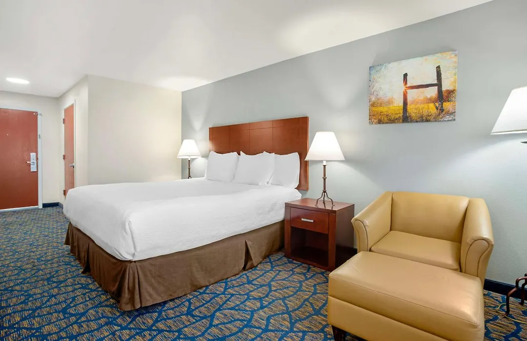 Best Western Plus Villa Del Lago Inn Patterson-1