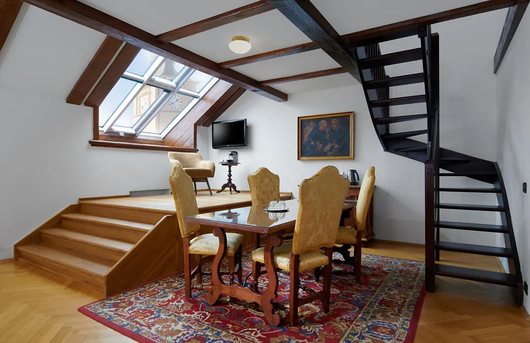 Charles Bridge Palace-1