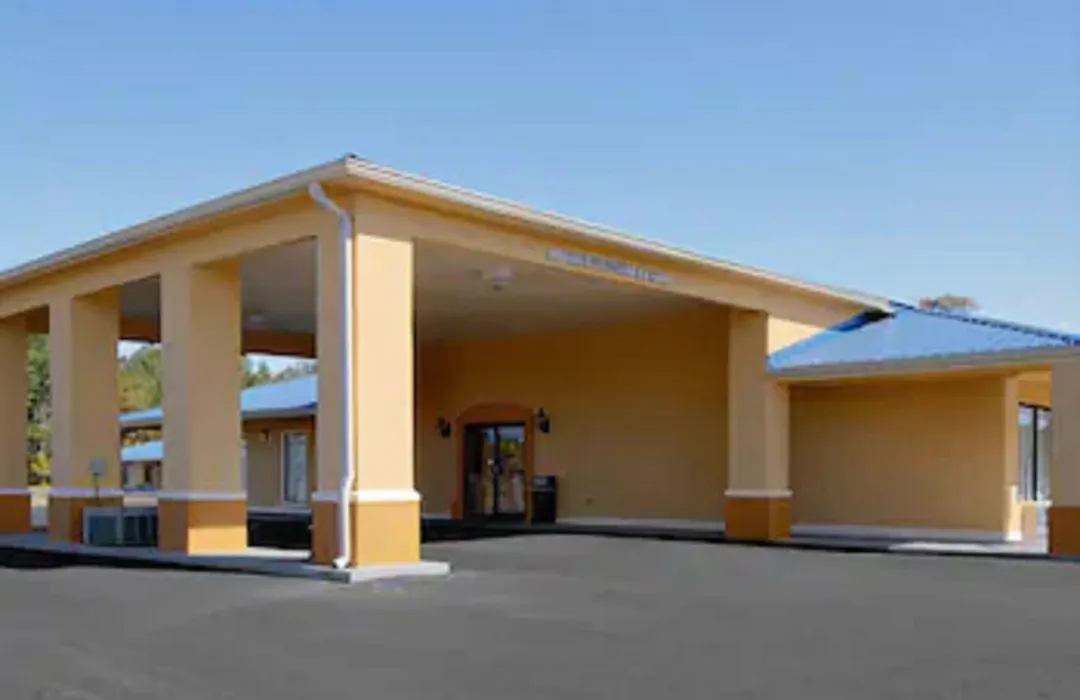 Days Inn By Wyndham Defuniak Springs-1