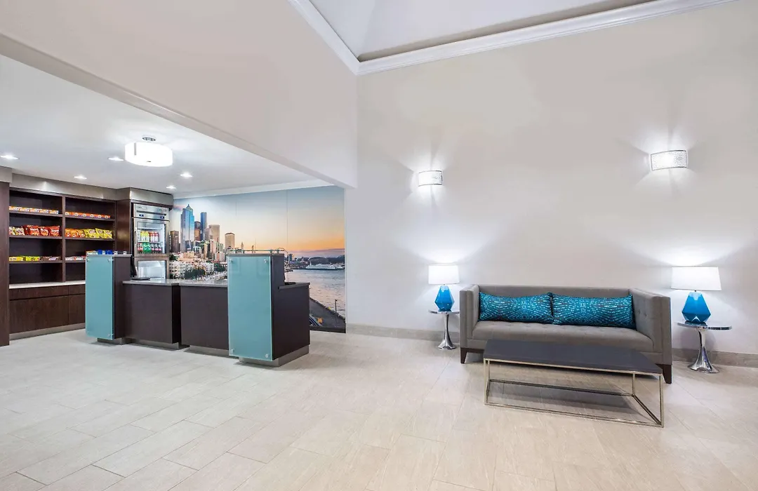 La Quinta Inn By Wyndham Everett-1