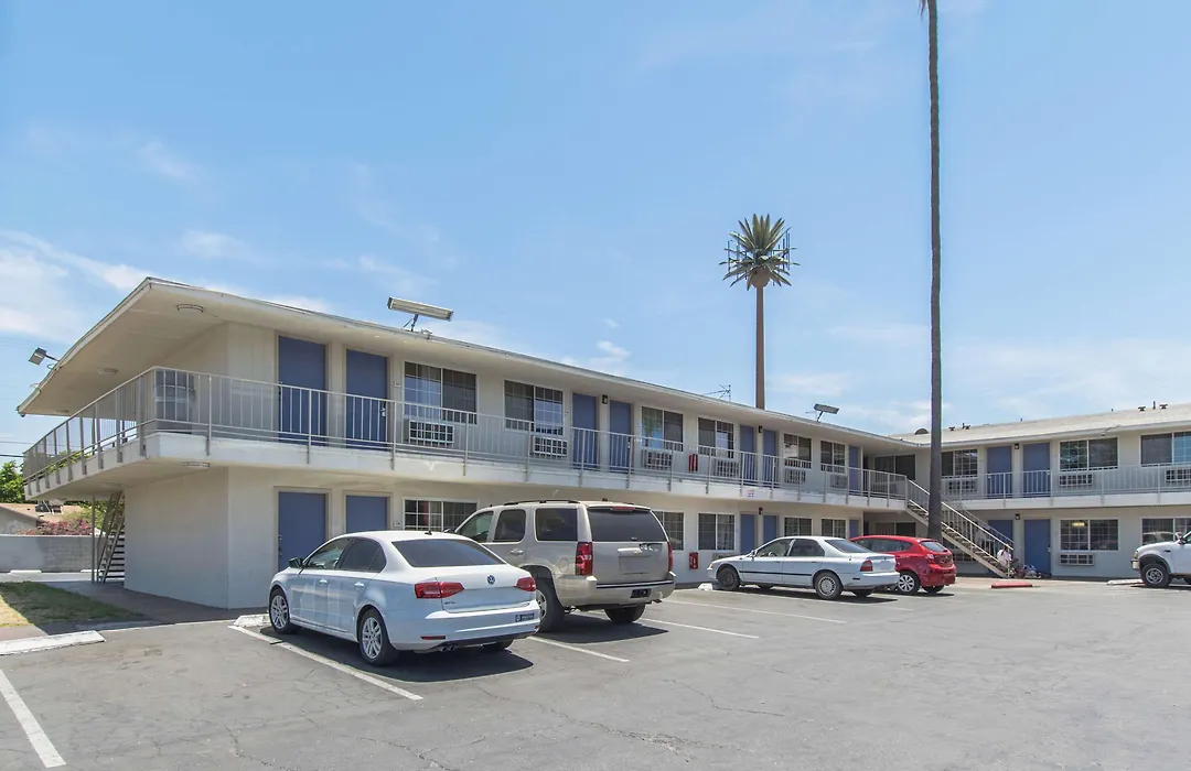 Motel 6 Bakersfield-1