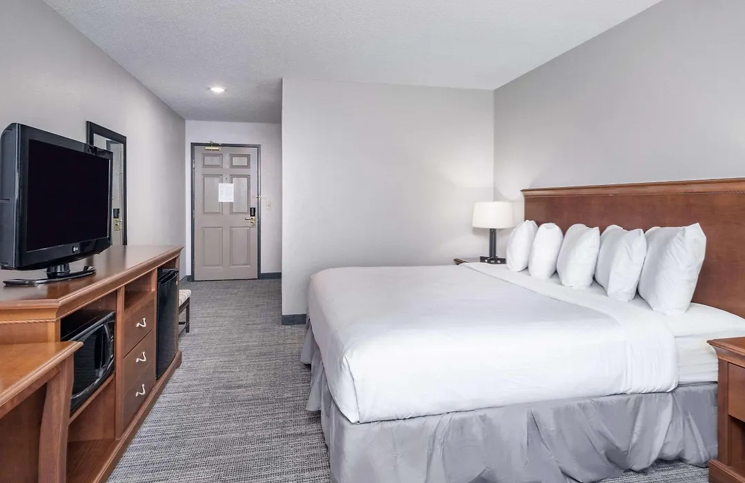 Country Inn & Suites By Radisson, Maumee - Toledo-1