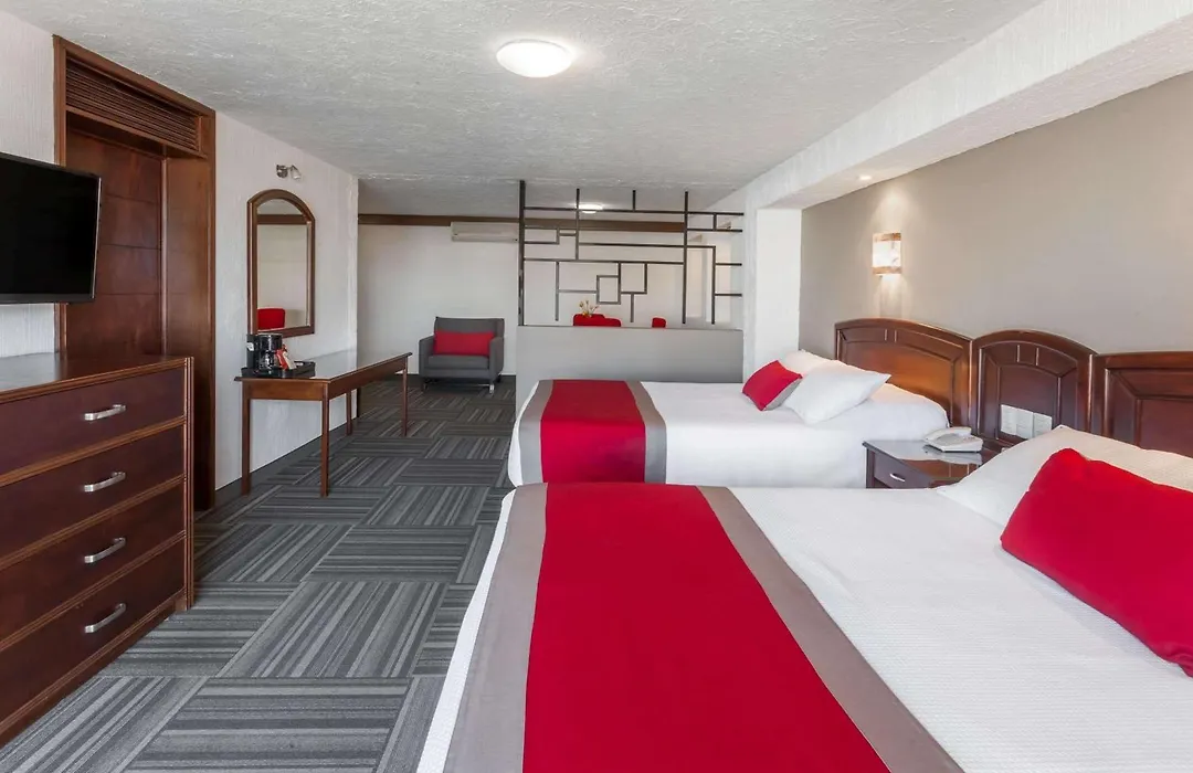 Ramada Plaza Leon-1
