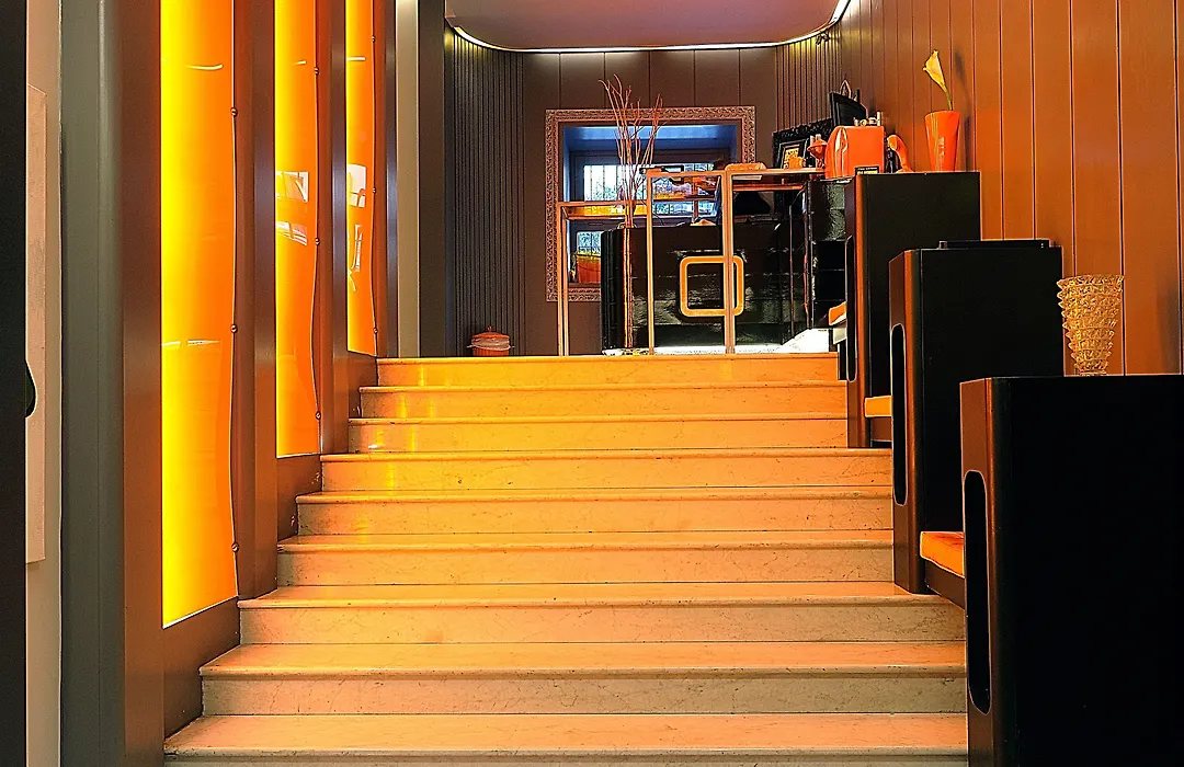 Orange Hotel-1
