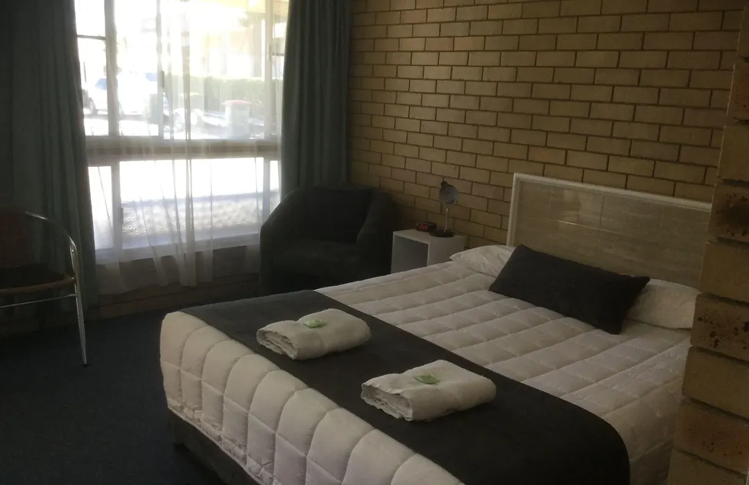 Gunsynd Motor Inn-1