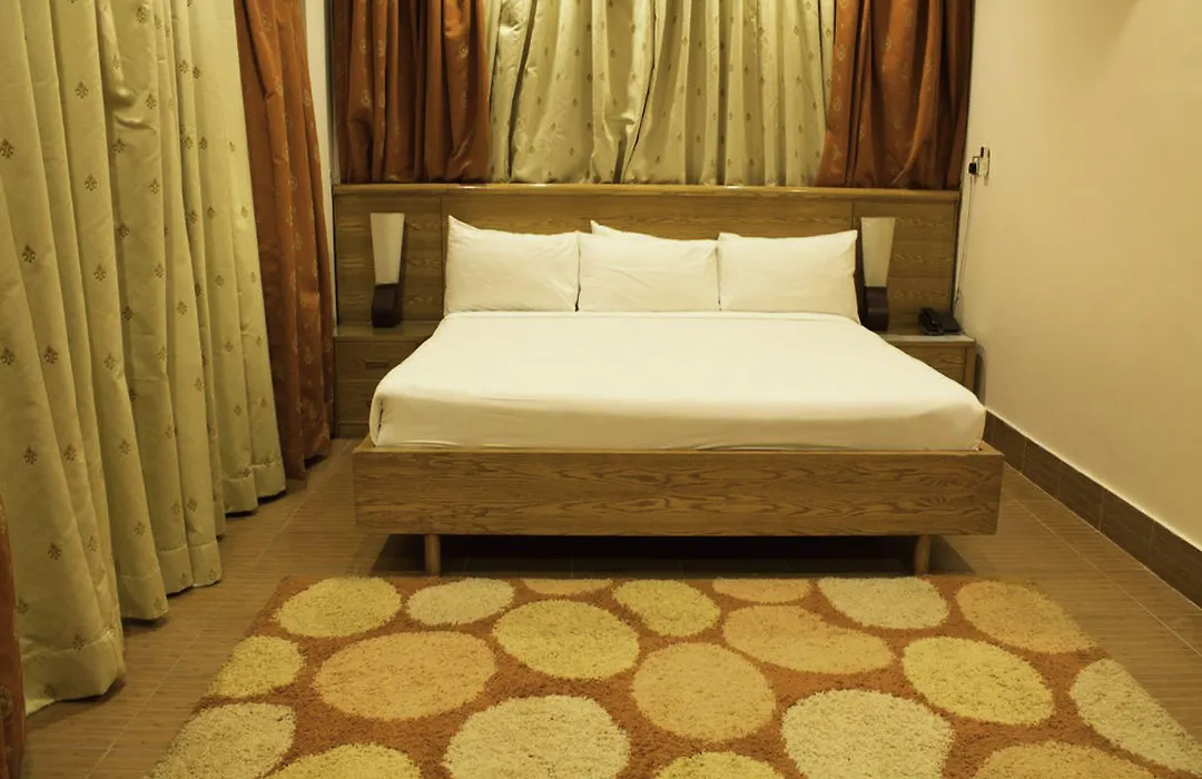 Hotel Country Inn-1