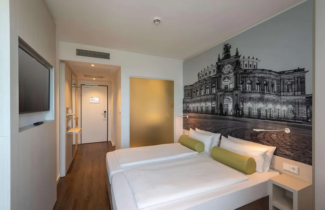 Super 8 By Wyndham Dresden-1