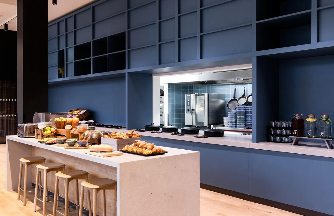 Courtyard By Marriott Glasgow Sec-1