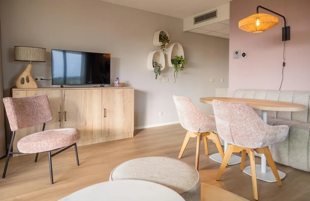 Strandhotel Buren aan Zee-1
