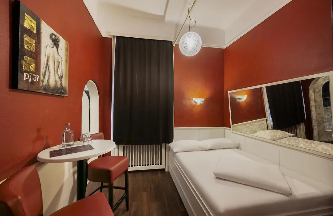 Hotel Goldene Spinne-1