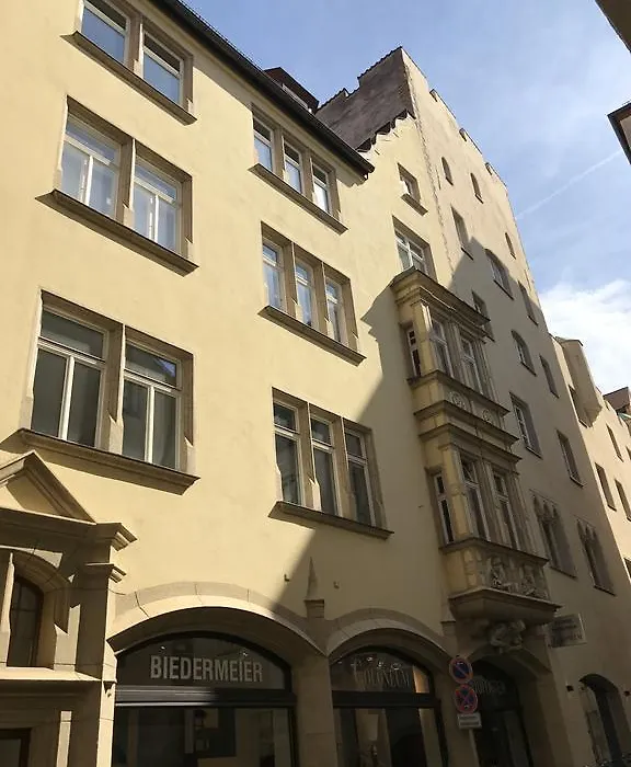 Palazzo Am Dom-1