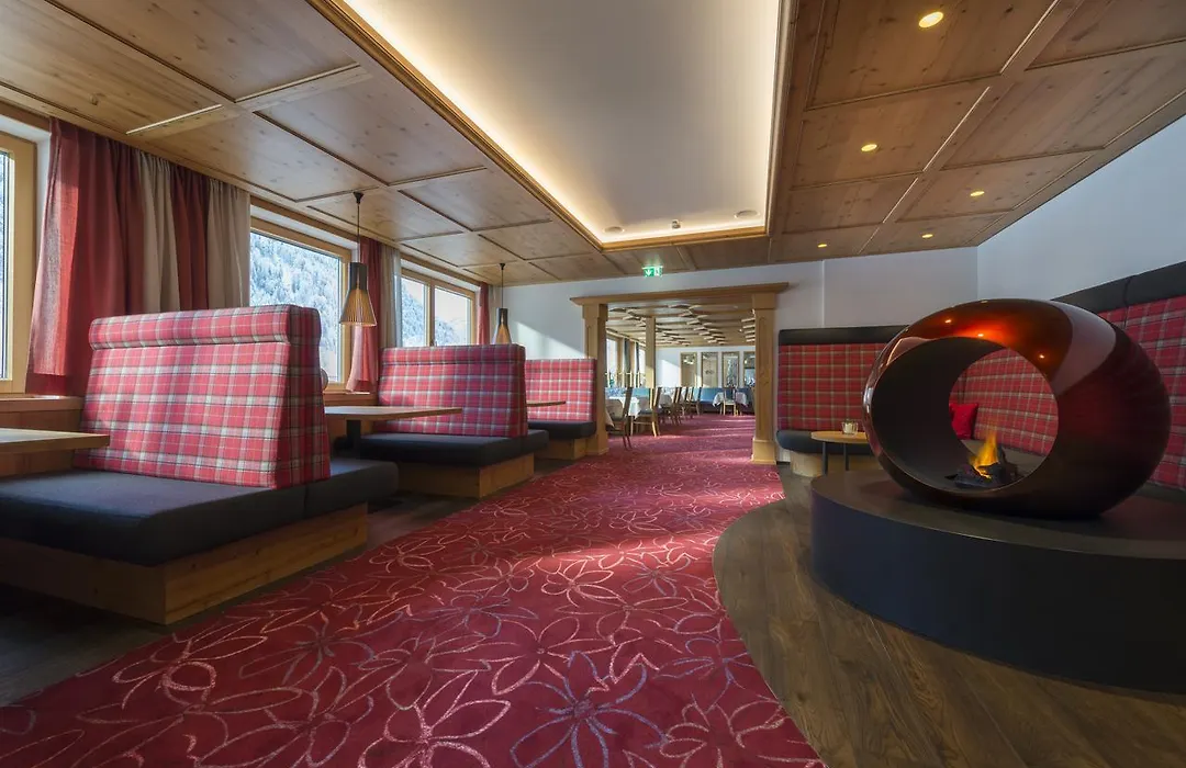 Das Schiff in den Bergen-1