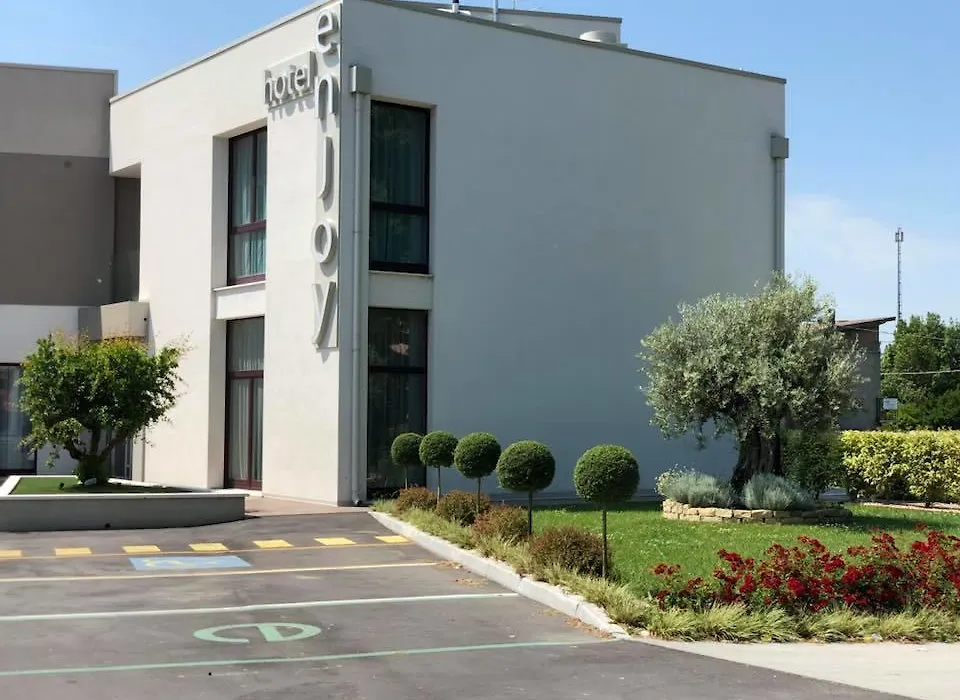 Hotel Enjoy-1