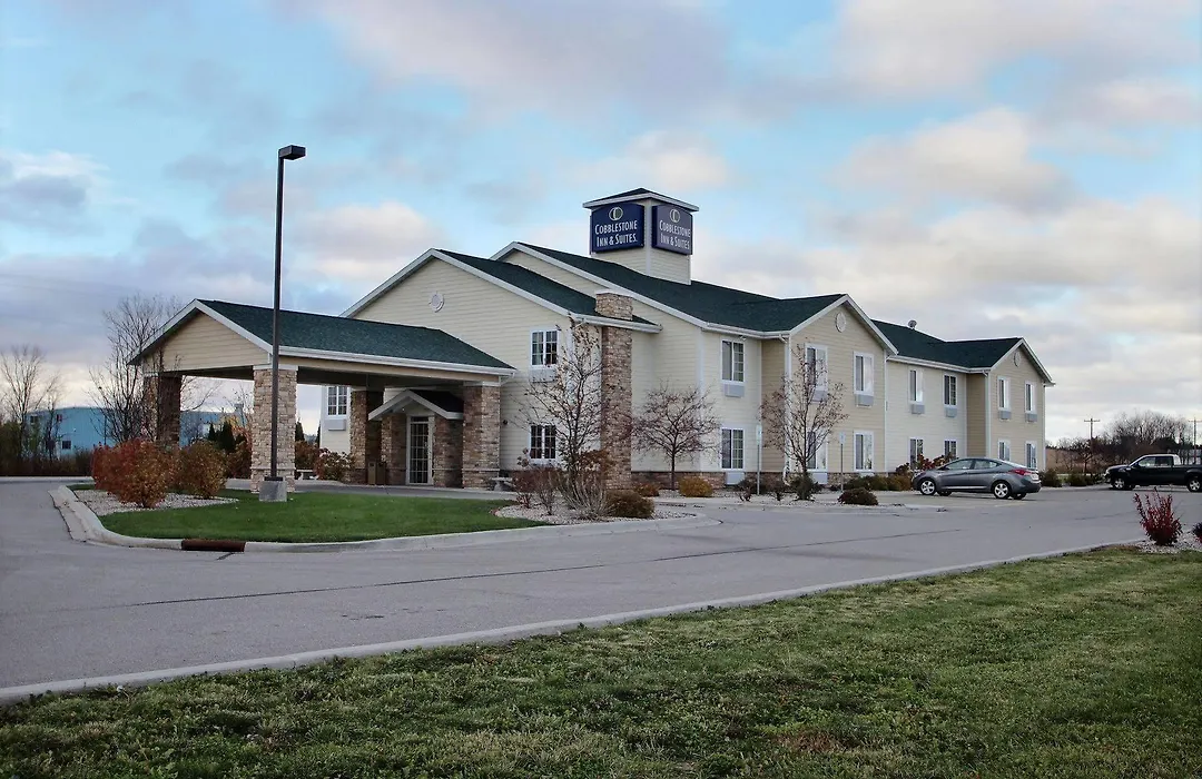 Boarders Inn & Suites By Cobblestone Hotels - Oshkosh-1