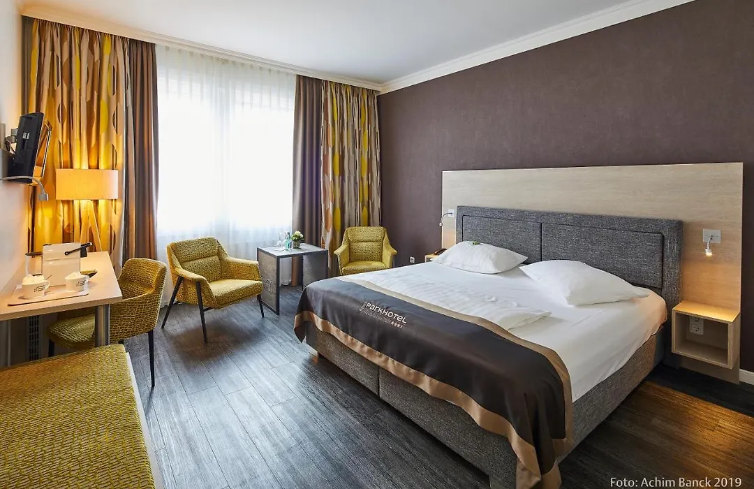 Neues Parkhotel-1