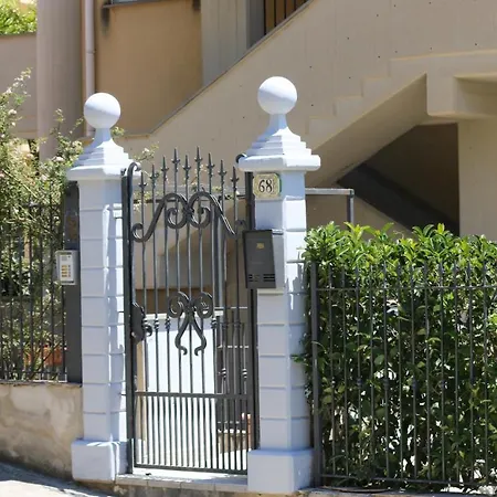 Click Art & Room-3