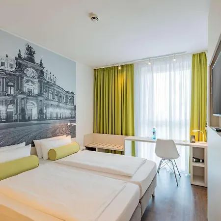 Super 8 By Wyndham Dresden-3
