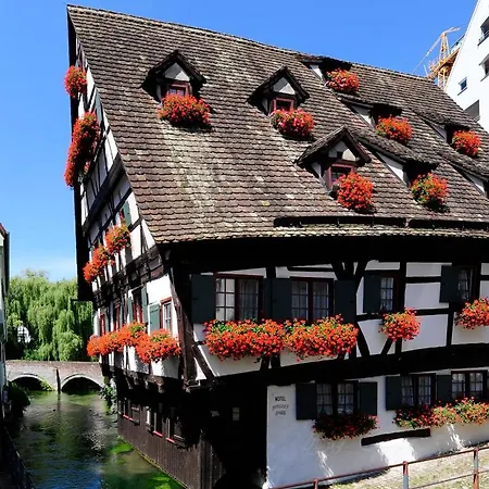 Hotel Schiefes Haus-2