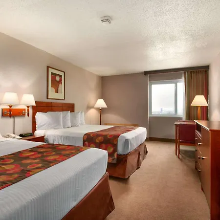 Ramada By Wyndham Bismarck-2
