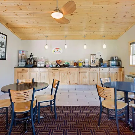 Super 8 By Wyndham Elkins-2