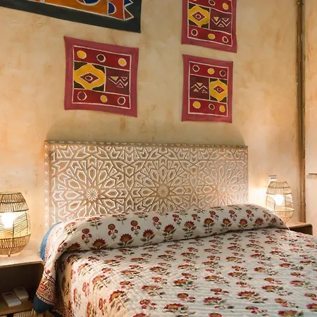 Hostal Artistic B&B-2