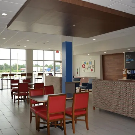 Holiday Inn Express & Suites-3