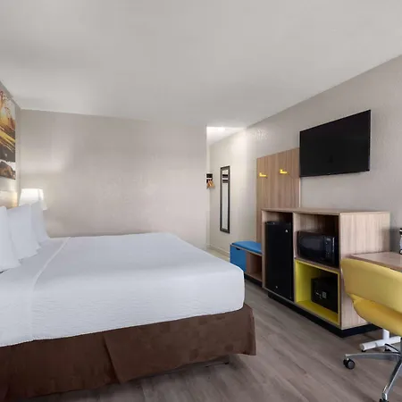 Days Inn By Wyndham Las Vegas Airport Near The Strip-2